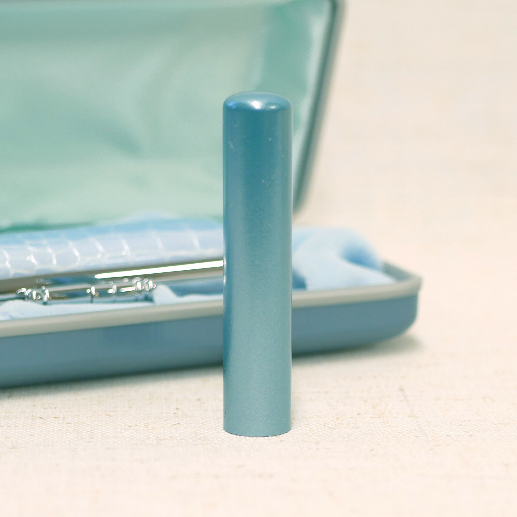 赤ちゃんはんこ"パール”ブルーケースセット印材ベビーブルー（名前または姓の彫刻）